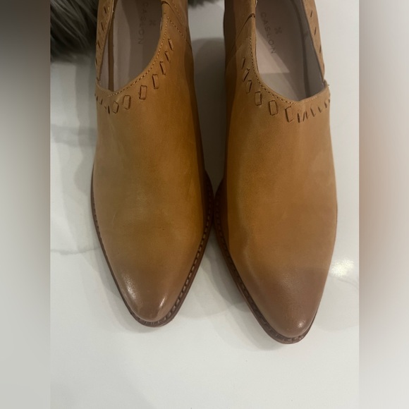 Caslon Julian Slip On Pointed Toe Ankle Booties, Tan Leather, Womens Size 9.5 - Picture 3 of 9